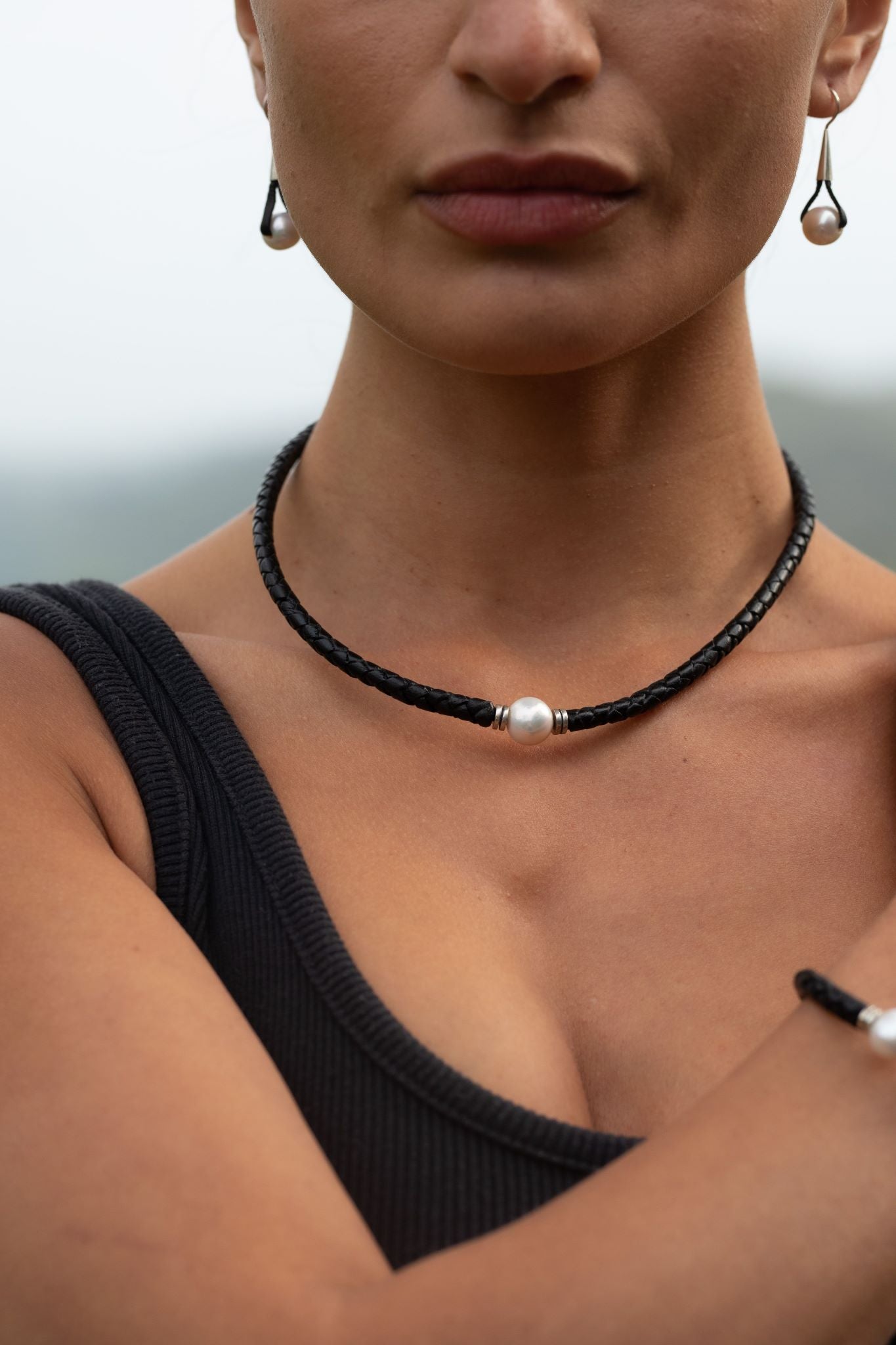 Leather pearl deals choker